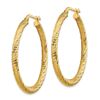 Image 2 : 14k Yellow Gold Diamond-cut Round Hoop Earrings - 30 mm