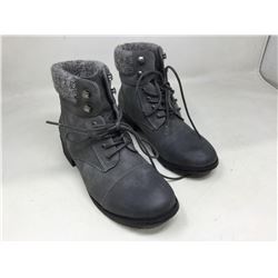 Ladies Boots 7.5