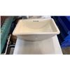 Image 3 : NEW PORCELAIN UNDERMOUNT SINK