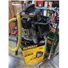 Image 7 : Dewalt stainless wet dry vac DXV 10 SA tested working