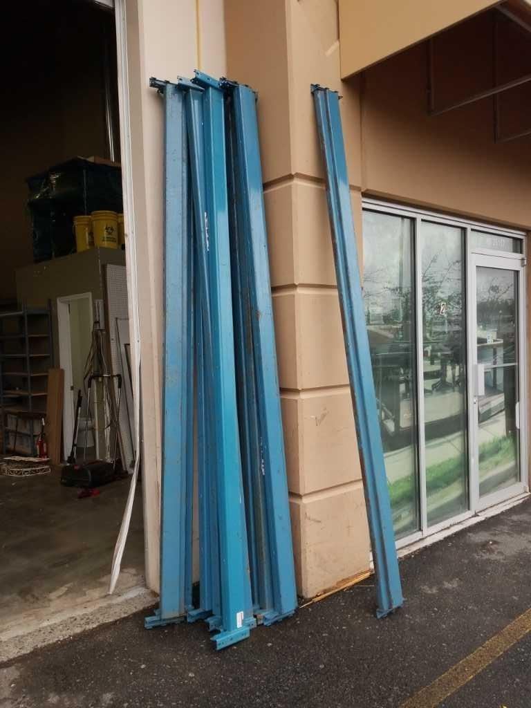 12 blue pallet racking beams 9.5 foot long
