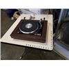 Image 1 : Realistic lab 110 turntable