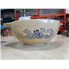 Image 2 : 2 LARGE VINTAGE PYREX BOWLS