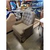 Image 1 : BUTTONBACK CHAIR