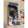 Image 2 : 2 STAR TREK FIGURES - CAPTAIN JEAN LUC PICARD AND BENZITE