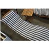 Image 2 : 2 FOLDING SAFAVIEH DECK CHAIRS AND ENDTABLE