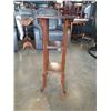 Image 2 : ANTIQUE OAK 3 TIER PLANT STAND