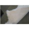 Image 2 : ARTIFICIAL SHEEP SKIN RUG