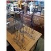 Image 2 : 4 METAL STANDS AND 2 WIRE METAL 2 TIER TRAYS