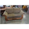 Image 1 : UPHOLSTERED WOOD ACCENT LOVESEAT