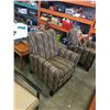 Image 1 : UPHOLSTERED LAZBOY RECLINER