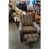 Image 2 : UPHOLSTERED LAZBOY RECLINER