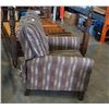 Image 3 : UPHOLSTERED LAZBOY RECLINER