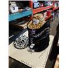 Image 1 : Stack of new cheetah and zebra party hats