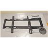 Image 2 : NEW OVERSTOCK 13-32 INCH FIXED POSITION TV WALL MOUNT 40LB CAPACITY