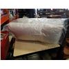 Image 1 : 3 LARGE PILLOWS
