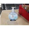 Image 3 : TRAY OF HAND SOAP