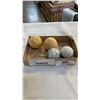 Image 1 : 4 marble orbs