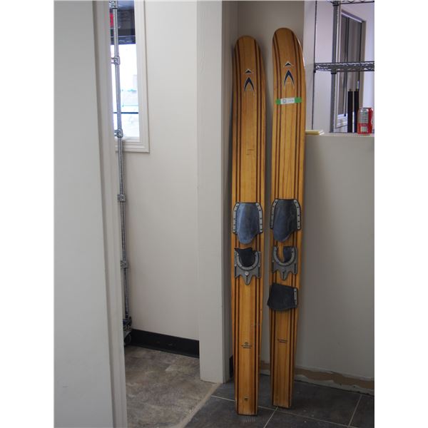 EATON'S VIKING WATER SKIIS