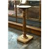 Image 1 : CIRCA 1880 GOLDEN OAK ROUND PLANT STAND