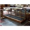 Image 1 : CIRCA 1910 GOLDEN OAK DISPLAY CABINET