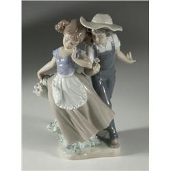 LLADRO PORCELAIN LOVE IN BLOOM 5292 FIGURINE