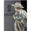 Image 2 : LLADRO PORCELAIN LOVE IN BLOOM 5292 FIGURINE