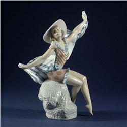 LLADRO SUNNING AT IPANEMA PORCELAIN FIGURINE 5660