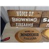 Image 3 : 4 Wooden Hungtin Slogan Displays