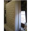 Image 2 : QUEEN SIZE BOX SPRING & MATTRESS