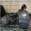 Image 2 : MASSAGER & SMALL VACUUM
