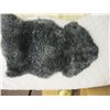 Image 2 : 2 SHEEPSKINS & 2 IKEA BATHMATS