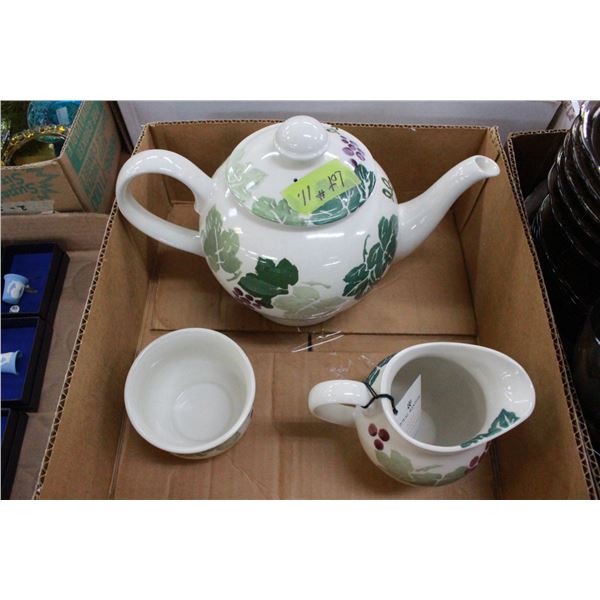 Royal Winton "Toscana" Tea Pot, Cream & Sugar