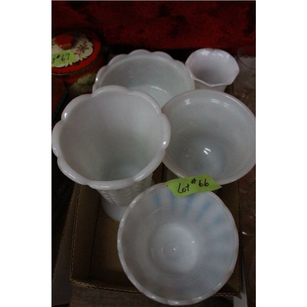 Milk glass Vase - type Items - 4 on pedestals