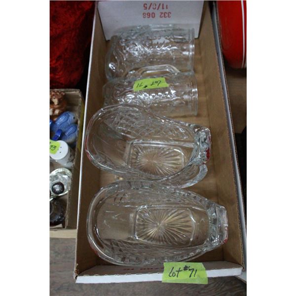 4 Items - 2 Crystal Sleighs & 2 Glass Boots