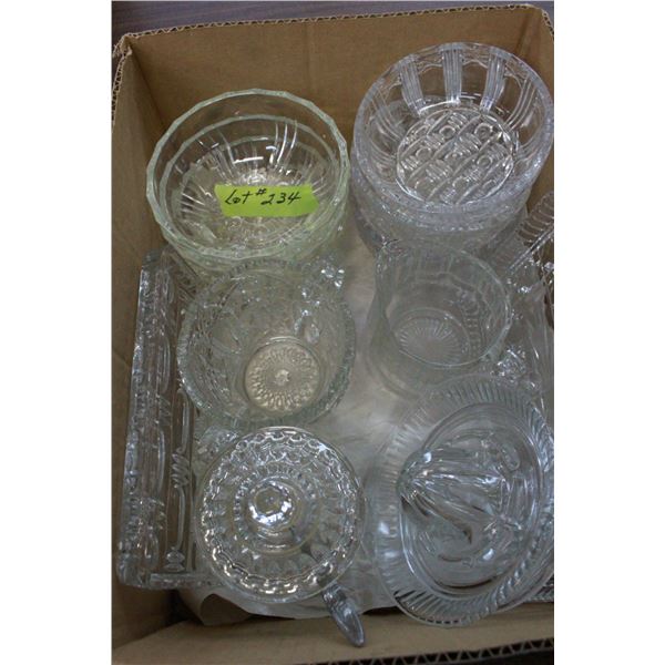Box of Glassware - Fruit Bowls, Creamers, Sugar Bowls, Trays & Juicer