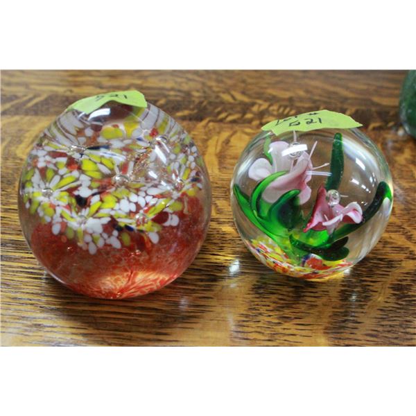 2 Paperweights; Floral