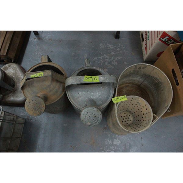 2 Watering Cans, 1 Mop Pail