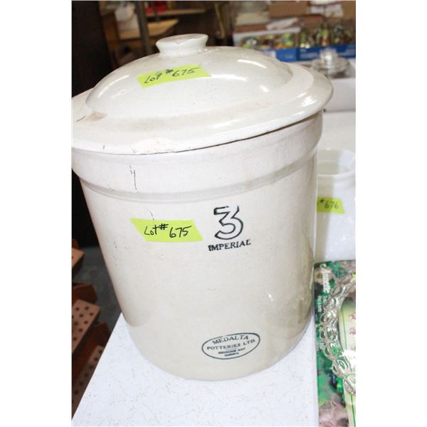 3 Gallon Crock with Lid (Lid has Chips)