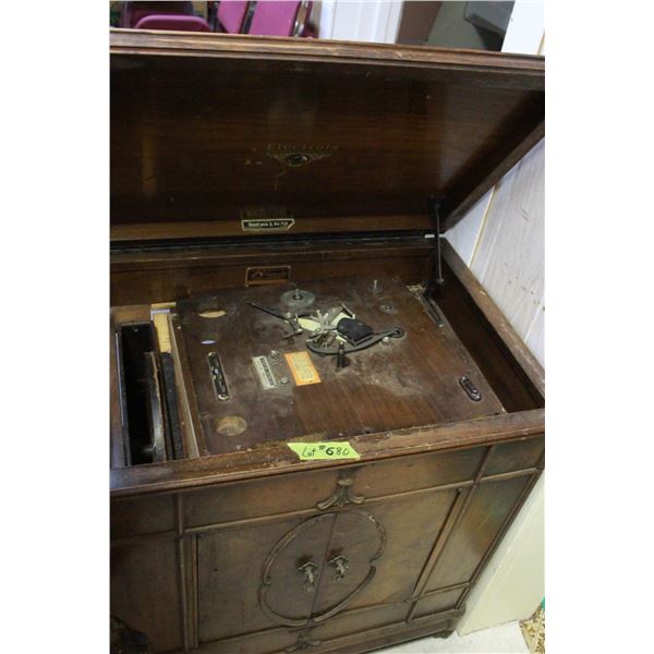 "Victrola Talking Machine" - Heintzman & Co. Ltd.