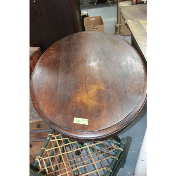 Oval Table (Center legs)
