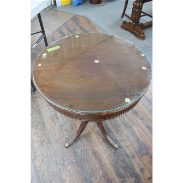 Small Round Dunkin Fife Table with Glass for the top