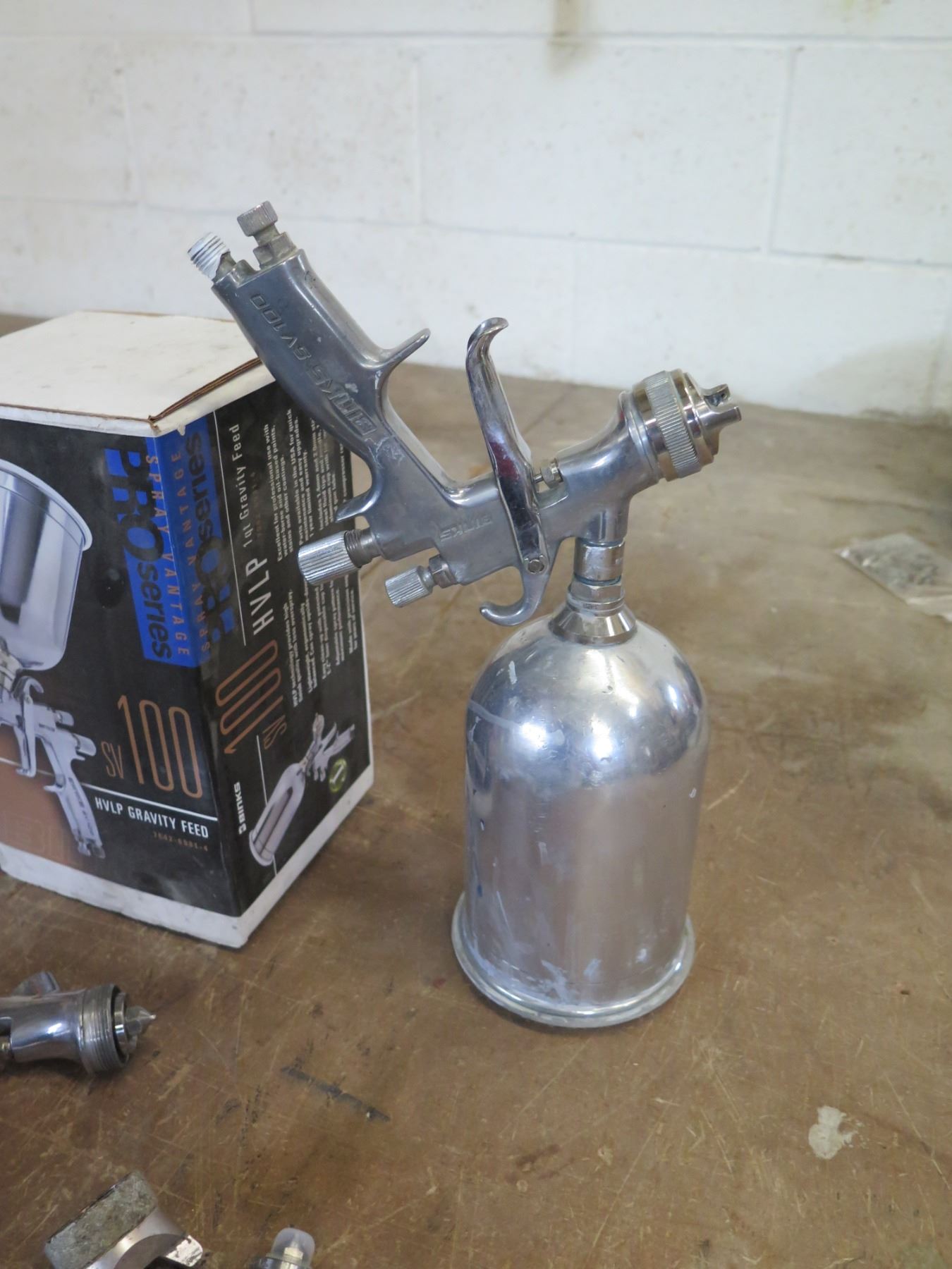 Binks Pro Series SV100 HVLP Gravity Feed Paint Spray Gun w/ Cup in Box