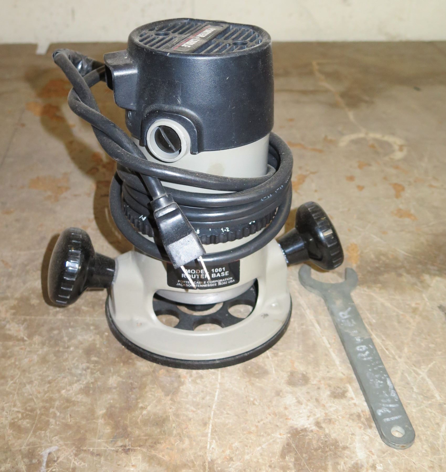 Porter Cable Router Base 1001 w/ Variable Speed Router 690LRVS