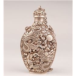 A SILVER DRAGON SNUFF BOTTLE QING DYNASTY.