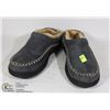 Image 1 : MENS SIZE 9-10 SLIPPERS
