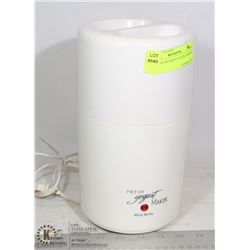 WEST BEND FRESH YOGURT MAKER