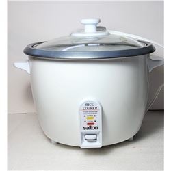 30)  SALTON DELUXE RICE COOKER AND FOOD