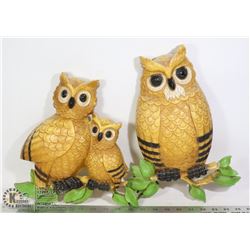 PAIR OF VINTAGE OWL WALL DECOR BRIGHTLY COLOURED