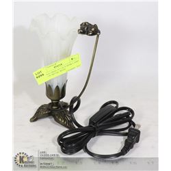 VINTAGE FROG AT LILY DESK LAMP MADE OF METAL WITH